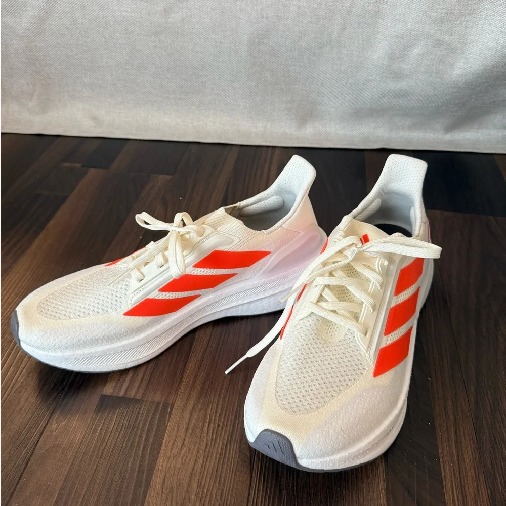 Men’s Addidas Sneakers - Picture 1 of 2